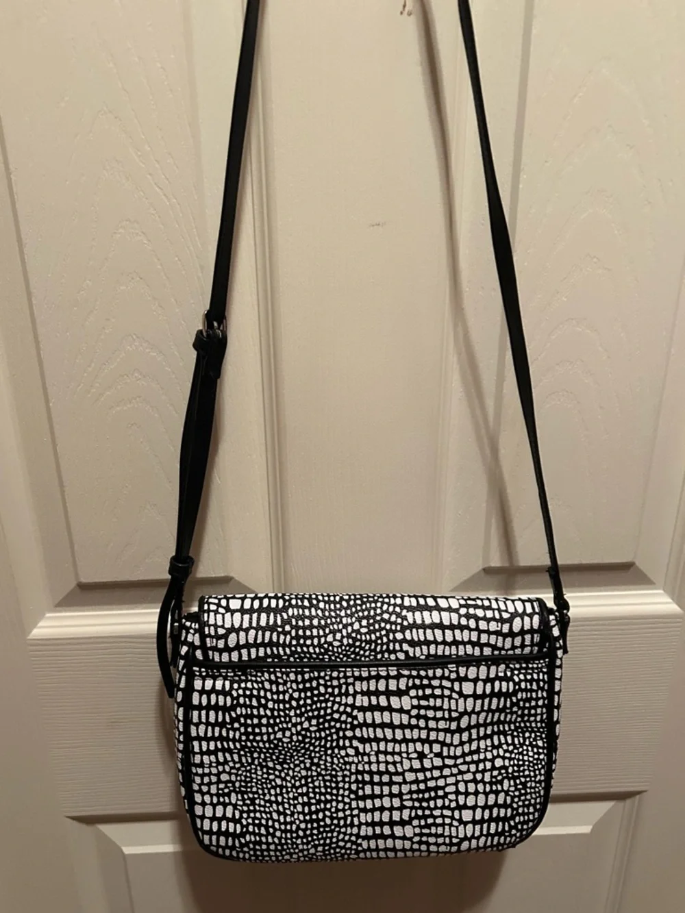Vera Bradley Crossbody Bag in Midnight Snakeskin Black & White pattern. 7”x10”